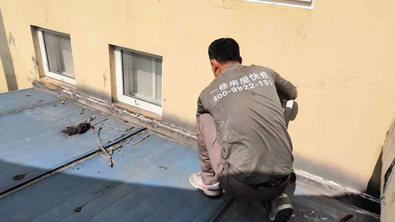 在选购丙烯酸涂料时，应注意以下几点：