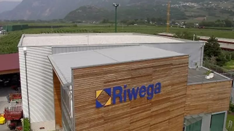 水性聚氨酯防水涂料：绿色建材的守护者
